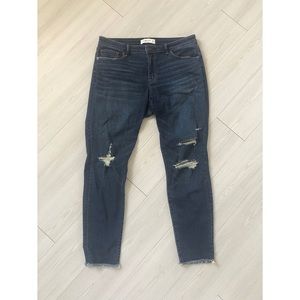 Mid rise Abercrombie Distressed Jeans